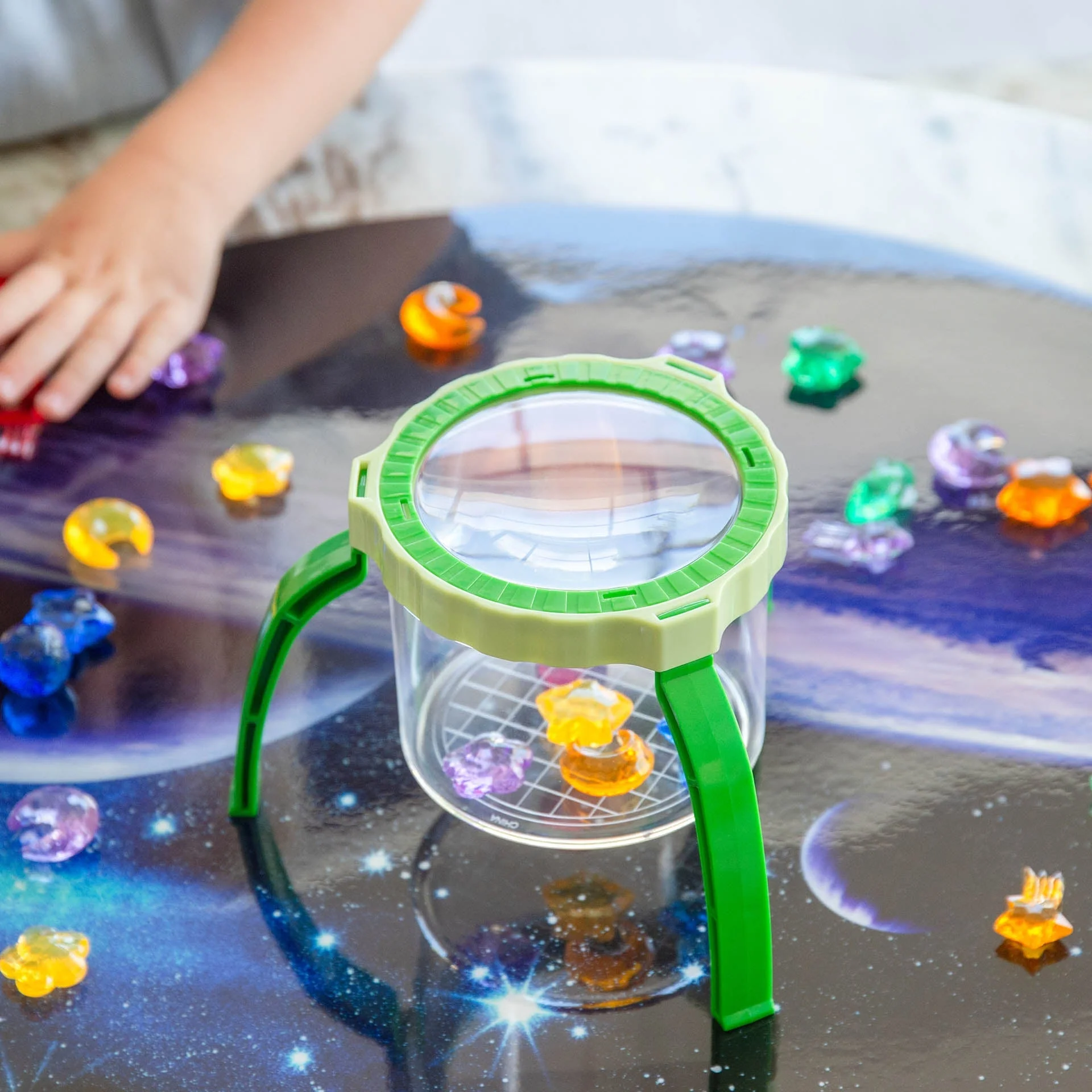 Tabletop Magnifier 2.3X & Pot - Image 9